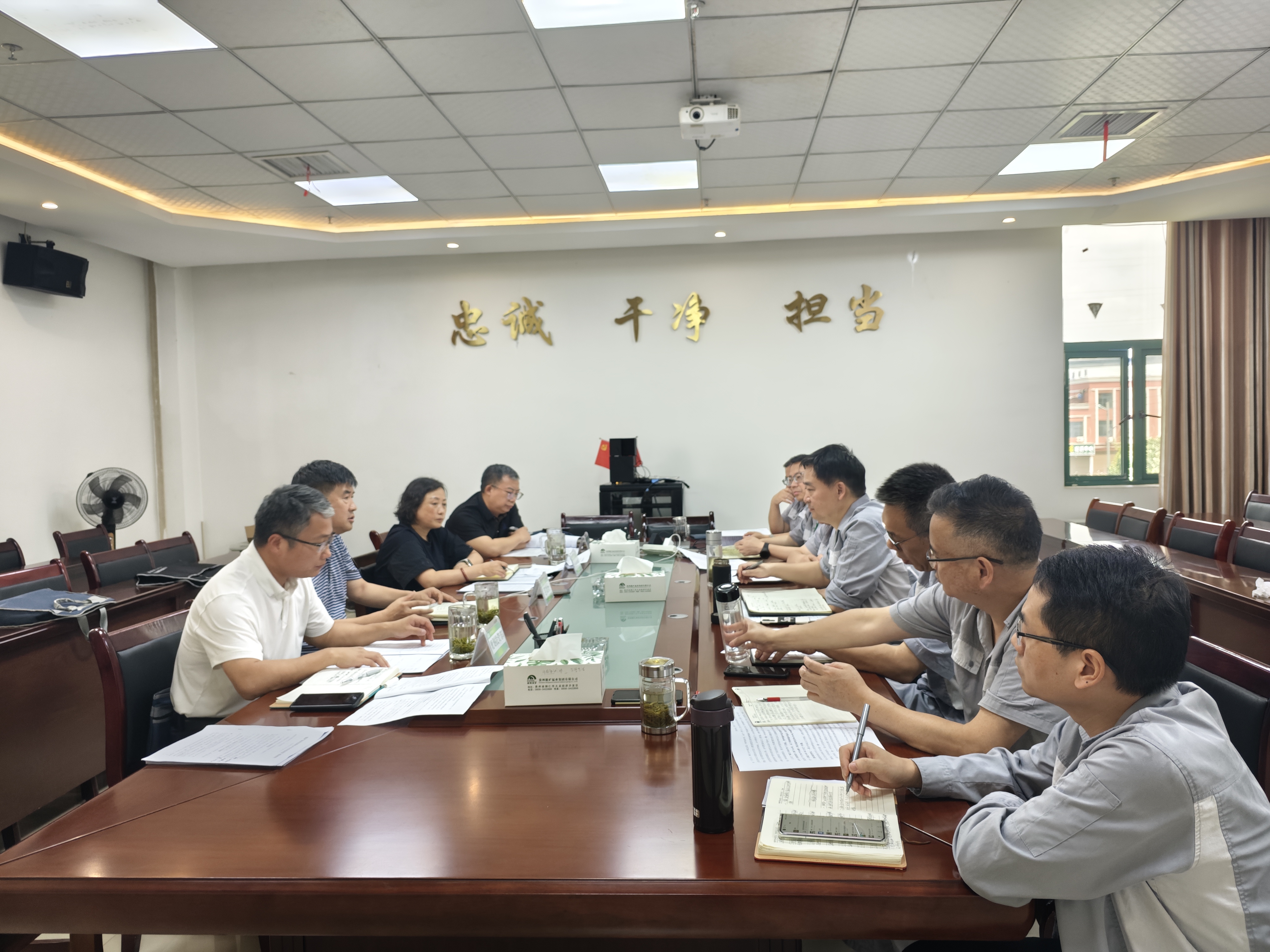 集团党委书记、董事长、总经理赵震海到能矿锰业调研生产经营、汛期安全等工作